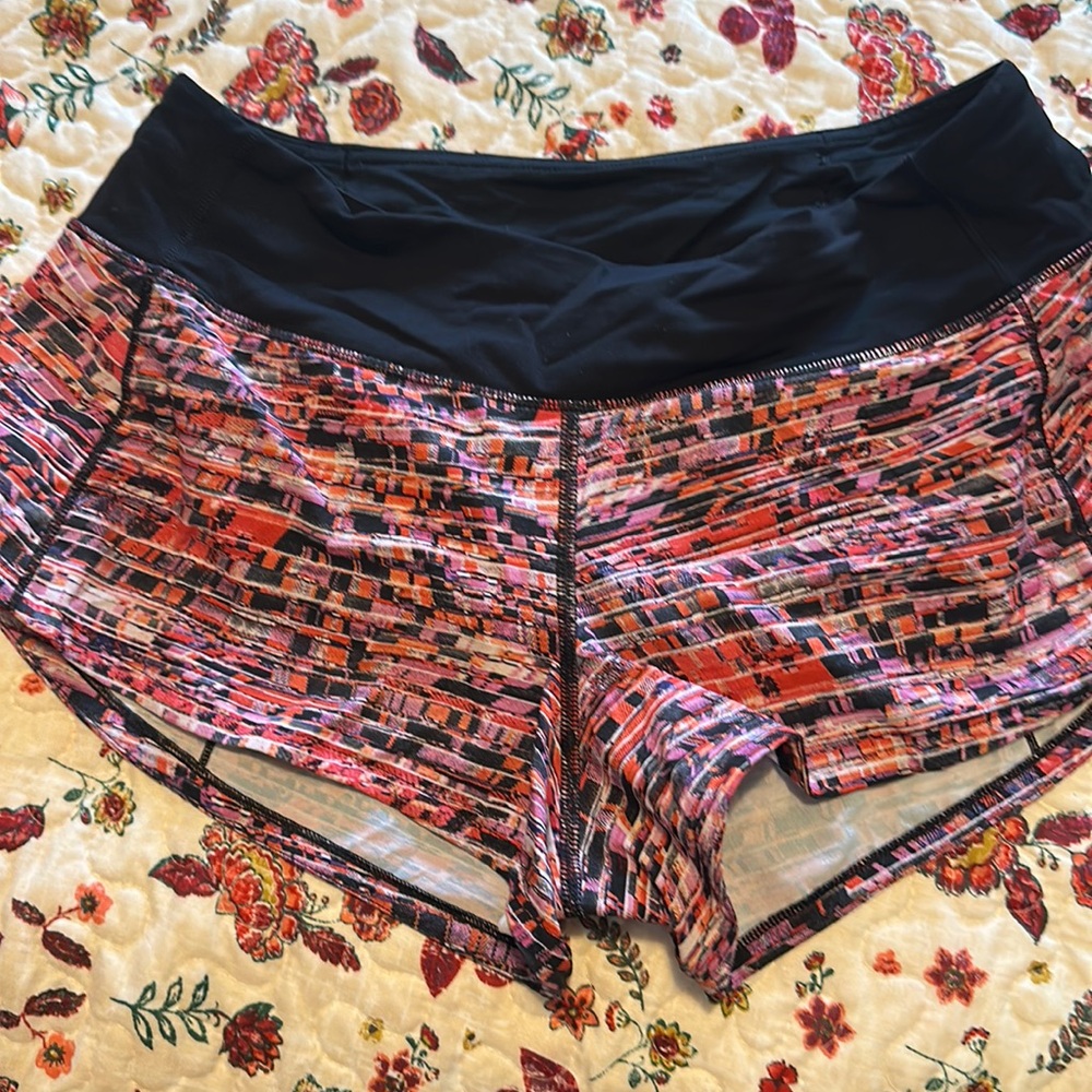 Size 4, 2.5 inch, speed up short limited color edition